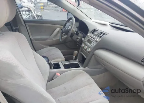 2010 Toyota Camry Se/Le/Xle z USA, uszkodzony, nr VIN 4T1BF3EK2AU004690